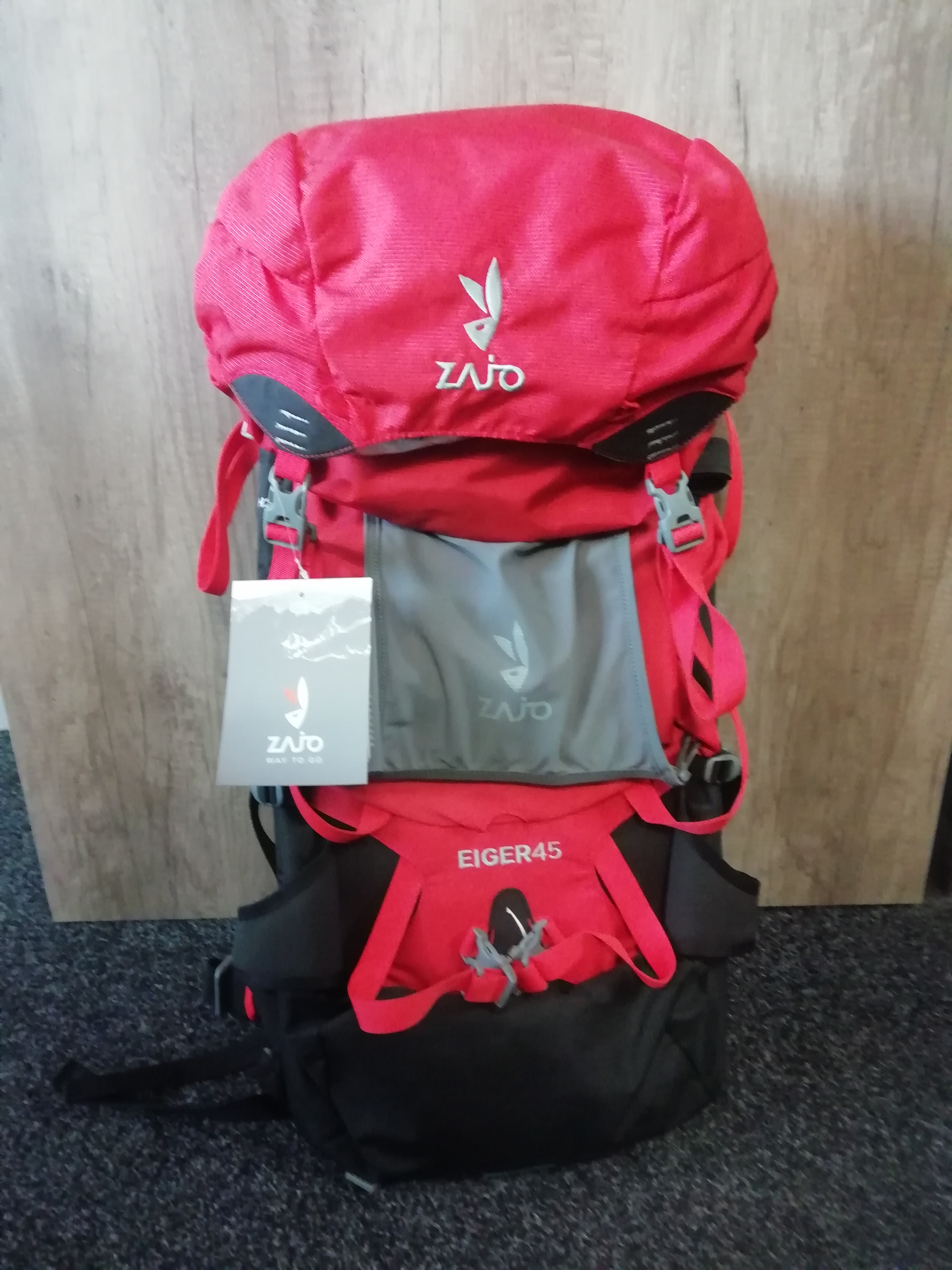 Batoh Eiger 45 l Backpack Zajo erveno ern AHCentrum.cz